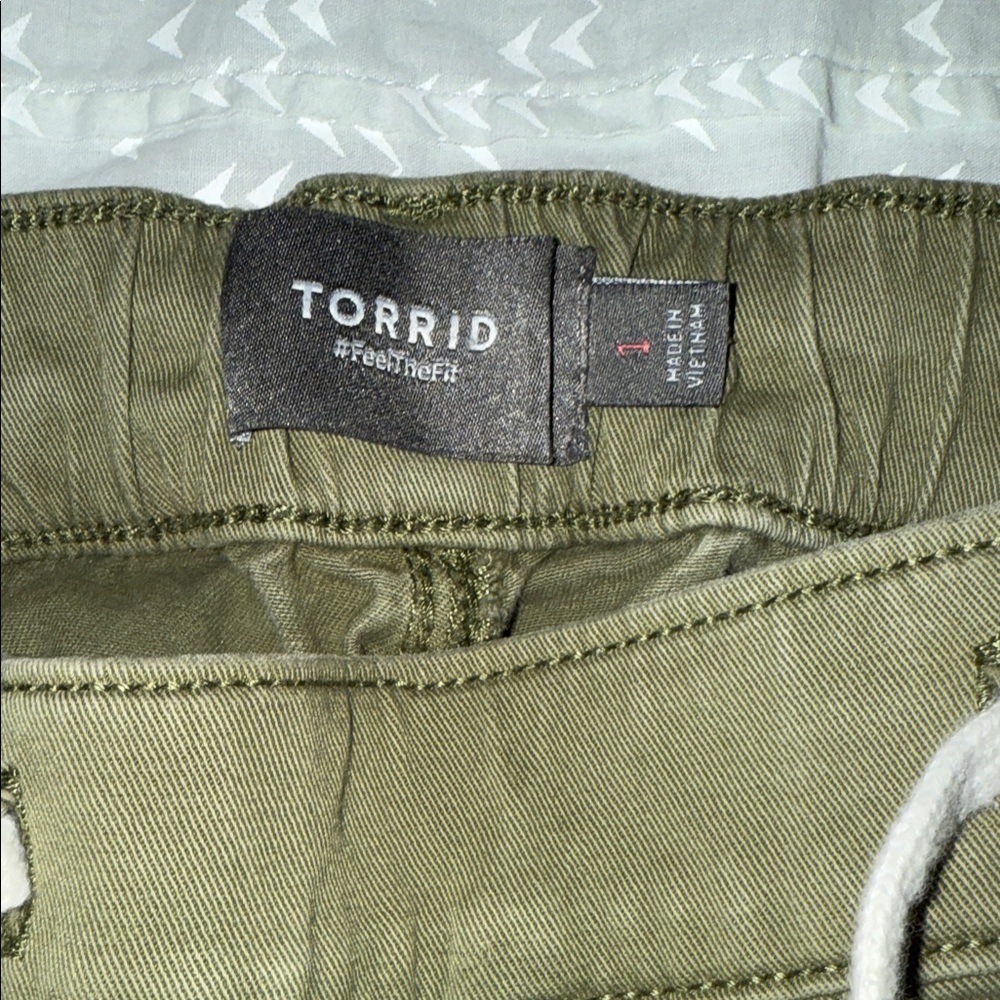 Torrid Weekender Cropped Pants Olive Green - Picture 2 of 4